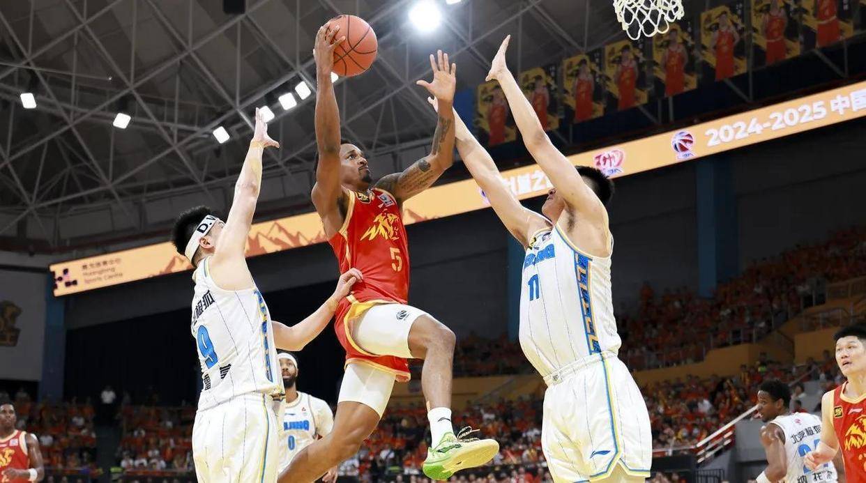 北京首钢遭遇主场失利，排名下滑