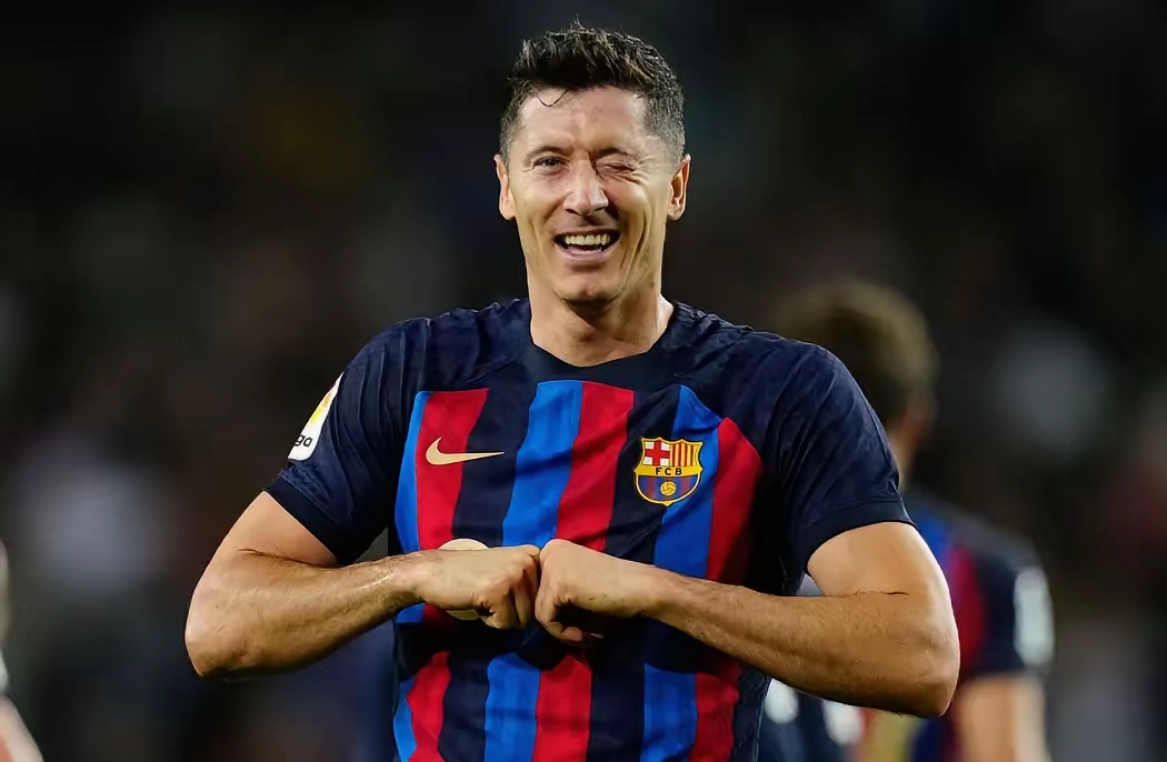 包含莱万多夫斯基连续七场比赛得分超过突破纪录，C9挑战极限！的词条